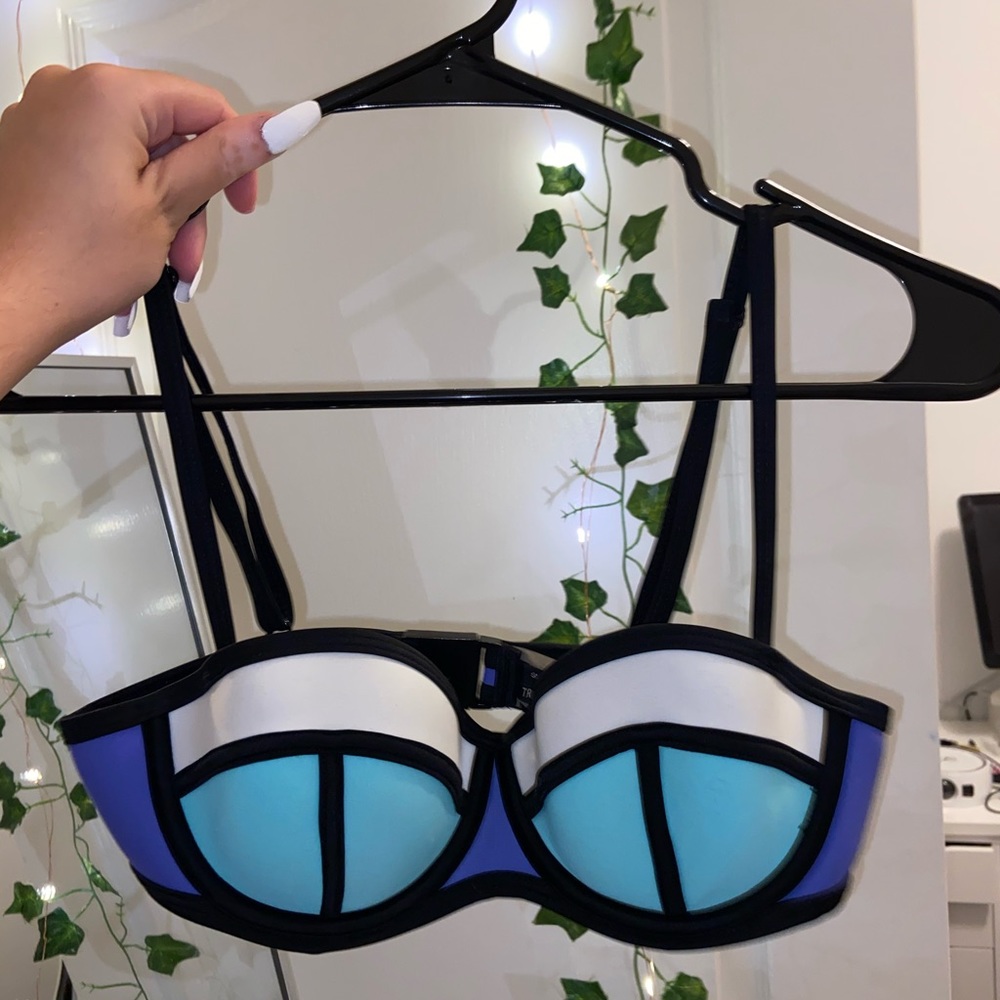 TRIANGLE CUTE BIKINI WORN ONE TIME